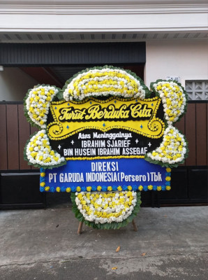 Papan Bunga Duka di Taman Indah