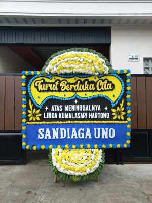 Papan Bunga Duka di Taman Indah